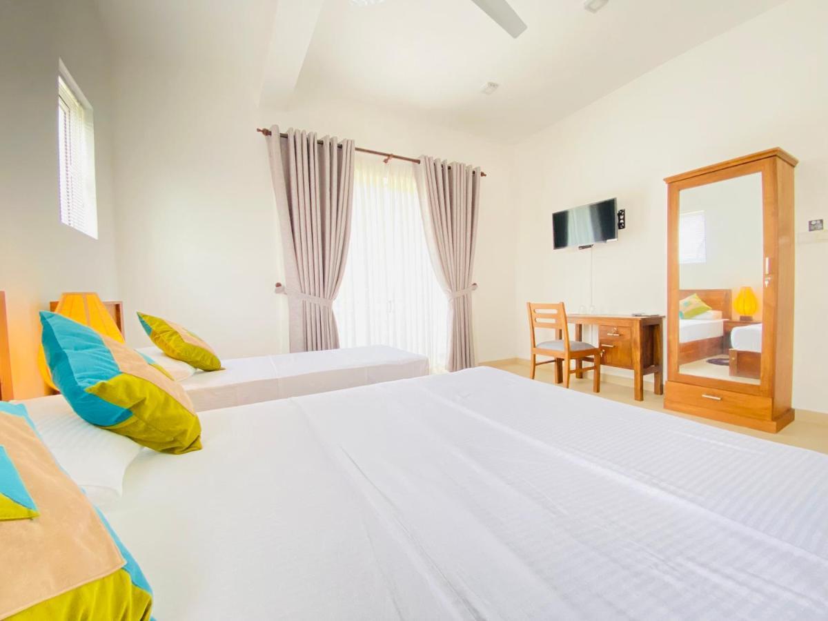 Srimadis Villa Near Airport - Negombo Exterior photo